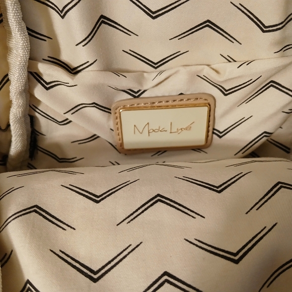 Moda Luxe Textured Crossbody Fanny Pack - Picture 5 of 6